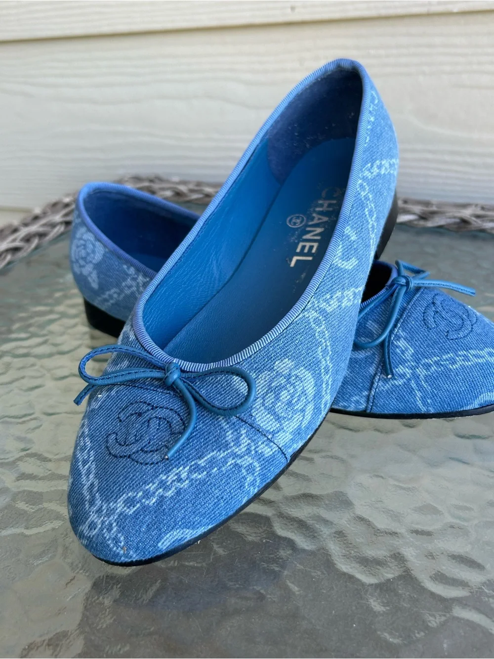 CHANEL  Blue Denim Camellia CC Logo Ballet Flats sz 37 US 6.5
